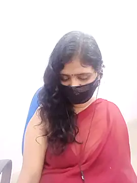 Snapshot of Lucky-Deepthi chatting on 03-11-25, 05:35 Lucky-Deepthi online show from 03-11-25, 05:35