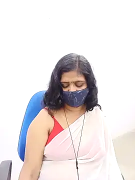 Snapshot of Lucky-Deepthi chatting on 03-07-25, 09:59 Lucky-Deepthi online show from 03-07-25, 09:59