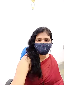 Snapshot of Lucky-Deepthi chatting on 02-26-25, 08:25 Lucky-Deepthi online show from 02-26-25, 08:25