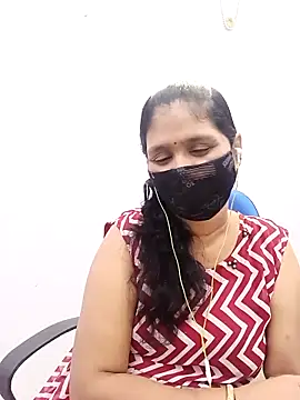 Snapshot of Lucky-Deepthi chatting on 02-20-25, 04:58 Lucky-Deepthi online show from 02-20-25, 04:58