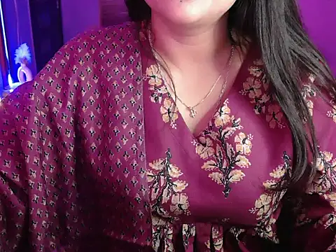 Snapshot of Mitikaa chatting on 09-28-25, 02:35 Mitikaa online show from 09-28-25, 02:35
