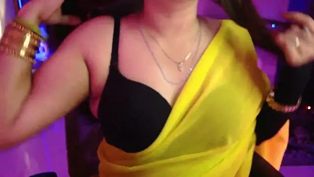 Snapshot of Mitikaa chatting on 10-15-25, 02:14 Mitikaa online show from 10-15-25, 02:14
