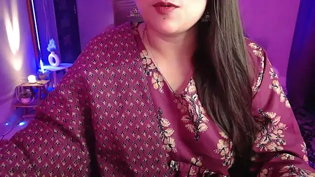 Snapshot of Mitikaa chatting on 10-18-25, 03:14 Mitikaa online show from 10-18-25, 03:14