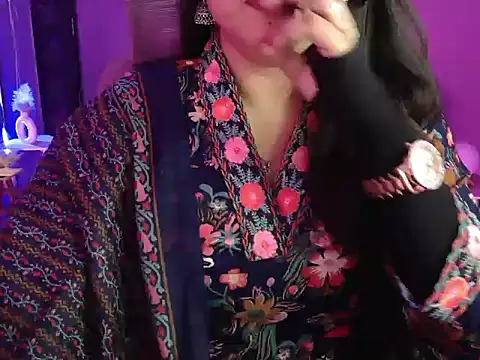 Snapshot of Mitikaa chatting on 09-25-25, 02:23 Mitikaa online show from 09-25-25, 02:23