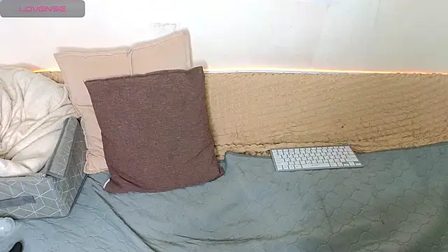 Snapshot of emilytrays chatting on 02-03-26, 02:53 emilytrays online show from 02-03-26, 02:53