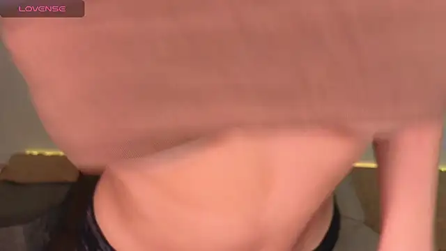 Snapshot of emilytrays chatting on 11-06-25, 11:14 emilytrays online show from 11-06-25, 11:14