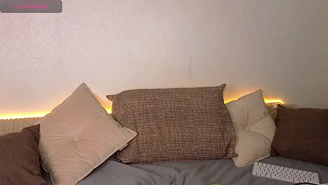 Snapshot of emilytrays chatting on 03-15-25, 04:35 emilytrays online show from 03-15-25, 04:35
