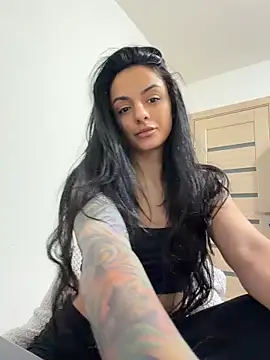 Snapshot of NNNoire chatting on 05-13-26, 12:45 NNNoire online show from 05-13-26, 12:45