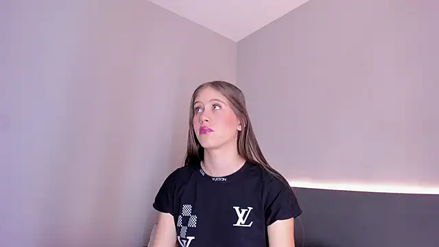 Snapshot of sara__jones_gh chatting on 11-14-25, 07:50 sara jones gh online show from 11-14-25, 07:50