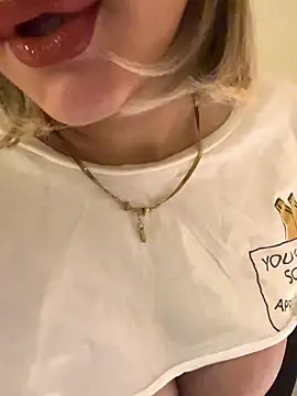 Snapshot of Maya_mimi chatting on 01-18-26, 06:44 Maya mimi online show from 01-18-26, 06:44