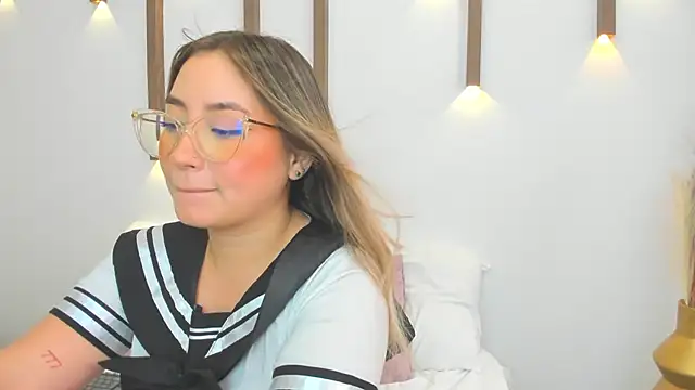 Snapshot of antonella_cutie_ chatting on 02-13-25, 03:35 antonella cutie online show from 02-13-25, 03:35