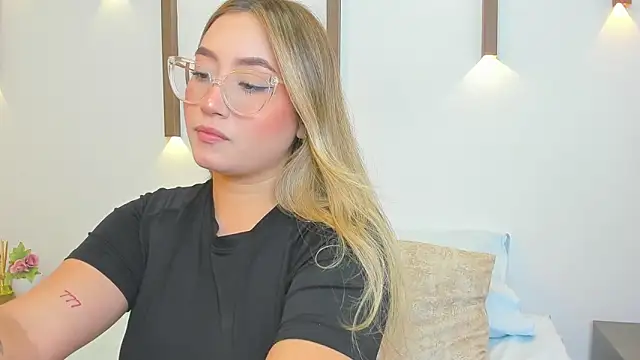 Snapshot of antonella_cutie_ chatting on 09-10-25, 12:37 antonella cutie online show from 09-10-25, 12:37