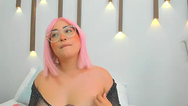 Snapshot of antonella_cutie_ chatting on 02-24-25, 03:31 antonella cutie online show from 02-24-25, 03:31