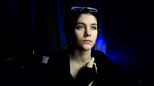 Snapshot of Hyeon_Jin chatting on 03-04-25, 02:10 Hyeon Jin online show from 03-04-25, 02:10