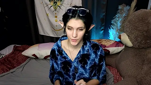 Snapshot of Hyeon_Jin chatting on 01-14-25, 12:00 Hyeon Jin online show from 01-14-25, 12:00