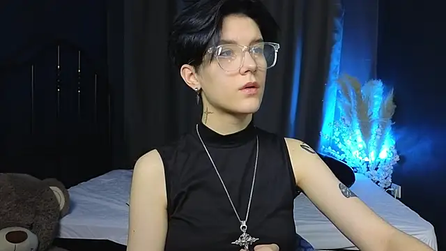 Snapshot of Hyeon_Jin chatting on 03-12-25, 01:51 Hyeon Jin online show from 03-12-25, 01:51