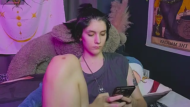 Snapshot of Hyeon_Jin chatting on 01-22-25, 04:44 Hyeon Jin online show from 01-22-25, 04:44