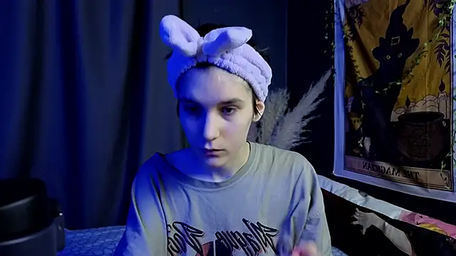 Snapshot of Hyeon_Jin chatting on 02-08-25, 08:42 Hyeon Jin online show from 02-08-25, 08:42