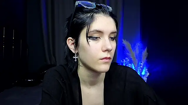 Snapshot of Hyeon_Jin chatting on 03-04-25, 08:27 Hyeon Jin online show from 03-04-25, 08:27