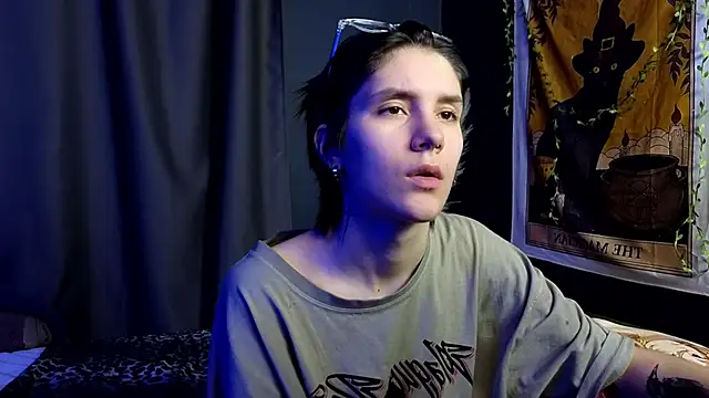 Snapshot of Hyeon_Jin chatting on 02-03-25, 12:47 Hyeon Jin online show from 02-03-25, 12:47