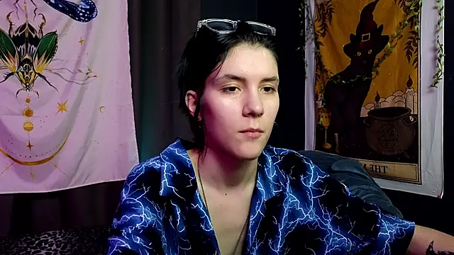 Snapshot of Hyeon_Jin chatting on 01-20-25, 12:36 Hyeon Jin online show from 01-20-25, 12:36