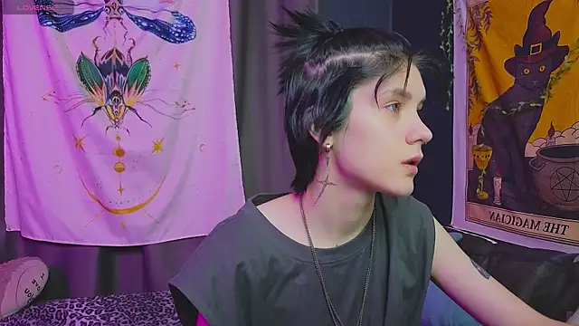 Snapshot of Hyeon_Jin chatting on 01-21-25, 03:54 Hyeon Jin online show from 01-21-25, 03:54