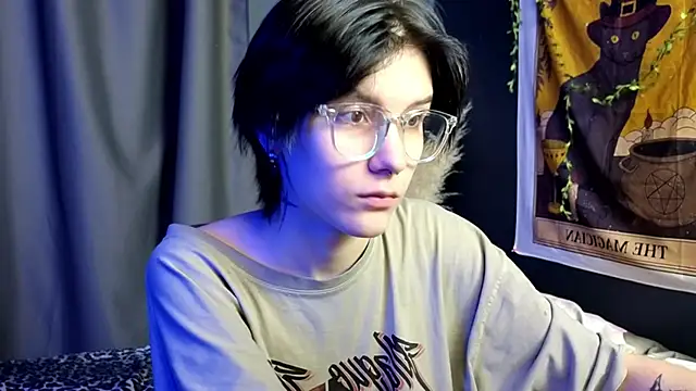 Snapshot of Hyeon_Jin chatting on 02-02-25, 08:41 Hyeon Jin online show from 02-02-25, 08:41