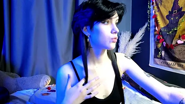 Snapshot of Hyeon_Jin chatting on 02-11-25, 02:35 Hyeon Jin online show from 02-11-25, 02:35