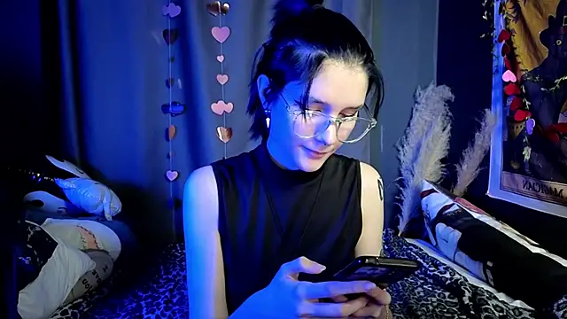 Snapshot of Hyeon_Jin chatting on 02-24-25, 12:30 Hyeon Jin online show from 02-24-25, 12:30