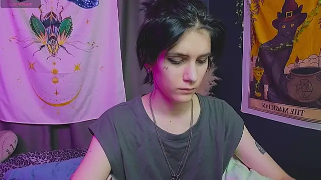 Snapshot of Hyeon_Jin chatting on 01-22-25, 01:42 Hyeon Jin online show from 01-22-25, 01:42