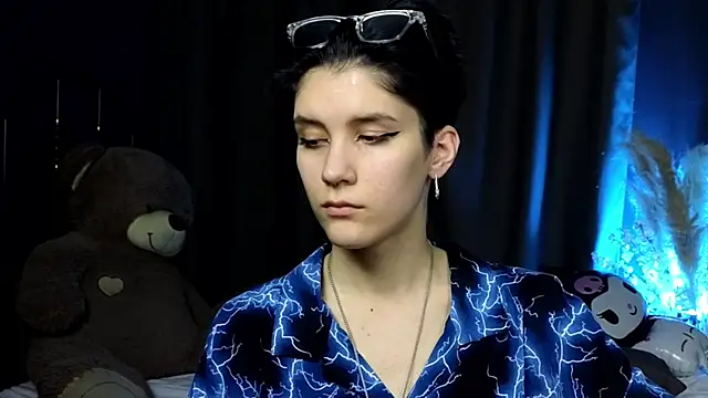 Snapshot of Hyeon_Jin chatting on 03-13-25, 05:18 Hyeon Jin online show from 03-13-25, 05:18