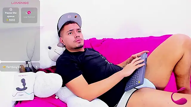 Snapshot of EnriquevillaF chatting on 03-17-25, 04:22 EnriquevillaF online show from 03-17-25, 04:22