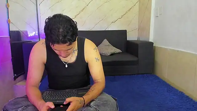 Snapshot of EnriquevillaF chatting on 09-15-25, 12:38 EnriquevillaF online show from 09-15-25, 12:38