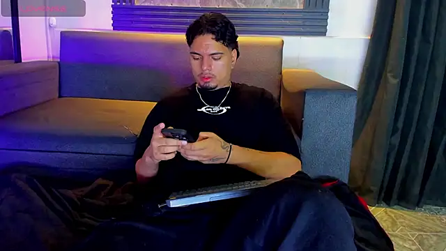 Snapshot of EnriquevillaF chatting on 09-25-25, 11:49 EnriquevillaF online show from 09-25-25, 11:49
