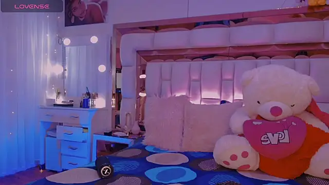 Aliana Ross online show from 11-14-25, 07:34