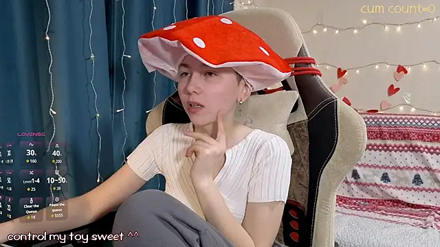 Snapshot of Aurora_First chatting on 02-13-26, 06:41 Aurora First online show from 02-13-26, 06:41