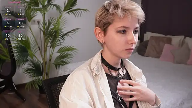 Snapshot of Aurora_First chatting on 02-19-25, 07:05 Aurora First online show from 02-19-25, 07:05