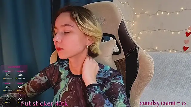 Snapshot of Aurora_First chatting on 10-14-25, 05:02 Aurora First online show from 10-14-25, 05:02