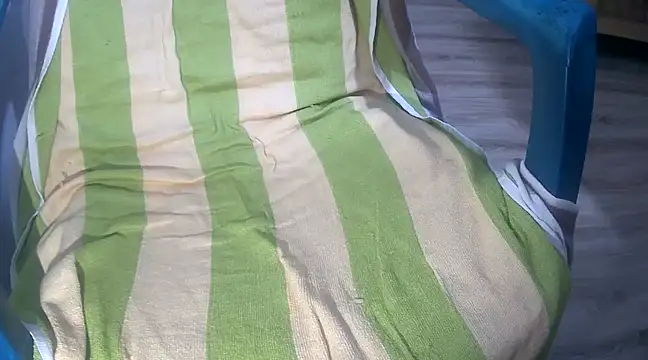 Snapshot of chandni89 chatting on 01-23-25, 04:15 chandni89 online show from 01-23-25, 04:15