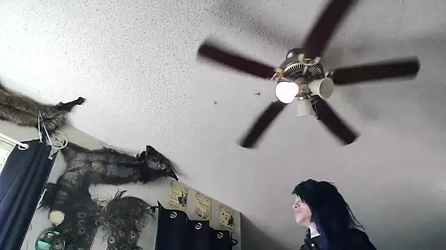 Snapshot of trashbrat chatting on 09-13-25, 10:21 trashbrat online show from 09-13-25, 10:21