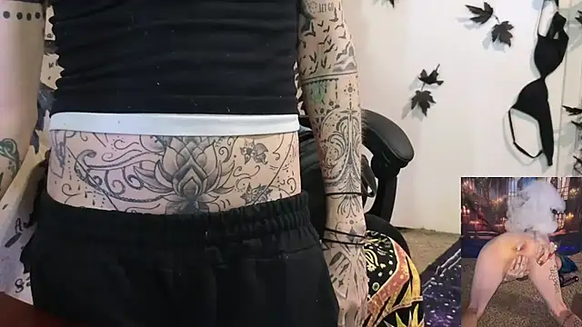 Snapshot of trashbrat chatting on 10-28-25, 07:07 trashbrat online show from 10-28-25, 07:07