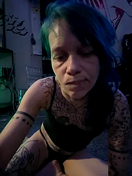 Snapshot of trashbrat chatting on 10-16-25, 08:33 trashbrat online show from 10-16-25, 08:33