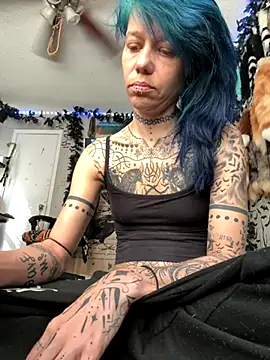 Snapshot of trashbrat chatting on 10-18-25, 07:49 trashbrat online show from 10-18-25, 07:49