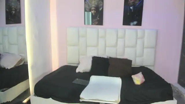 Snapshot of Charlot_Vega_ chatting on 11-25-25, 06:30 Charlot Vega online show from 11-25-25, 06:30