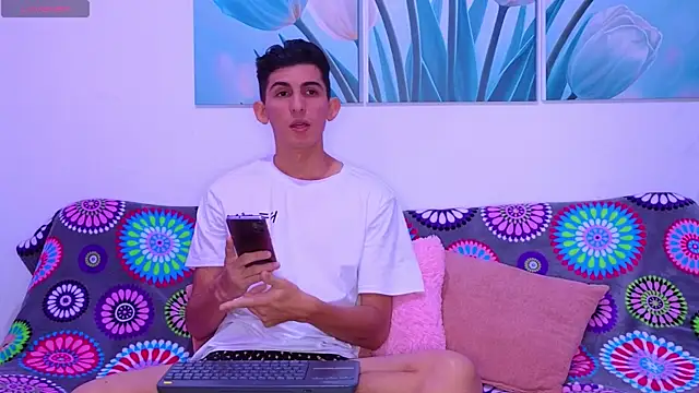 Ana and Leo online show from 12-17-25, 02:55