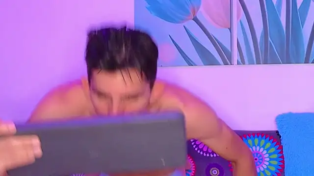 Ana and Leo online show from 12-19-25, 01:57