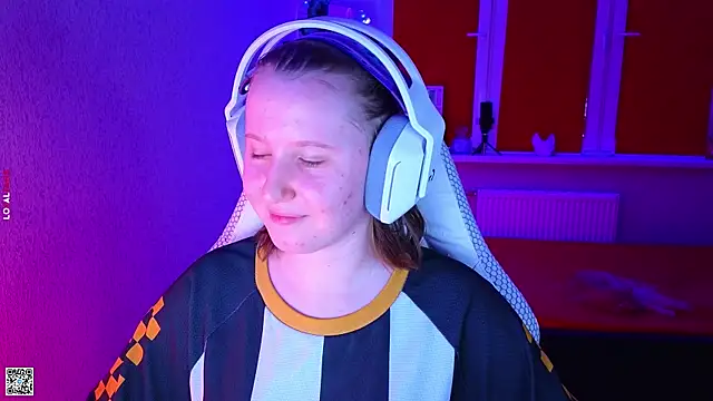 mon lola online show from 11-07-25, 02:54