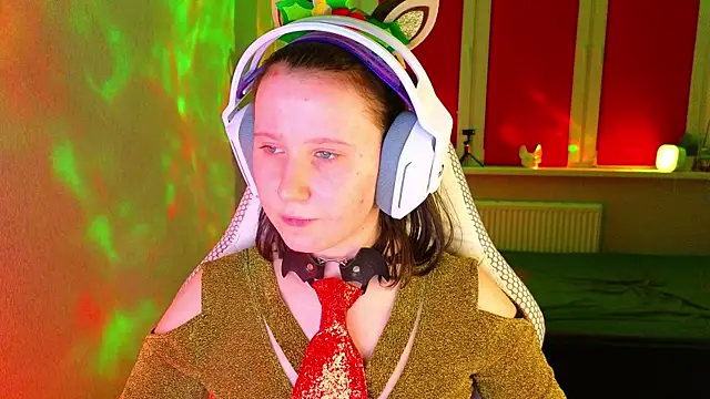 mon lola online show from 12-15-25, 04:57