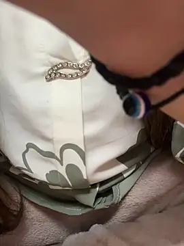 Snapshot of Red-Magic-25 chatting on 02-06-26, 05:25 Red-Magic-25 online show from 02-06-26, 05:25