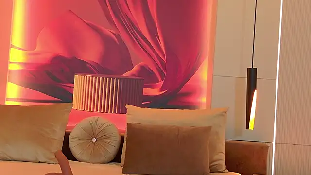 RubyLuxee online show from 10-01-25, 04:50